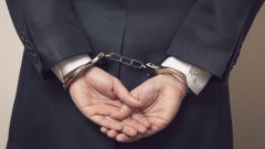 Те са издавали фиктивни направления за изследвания